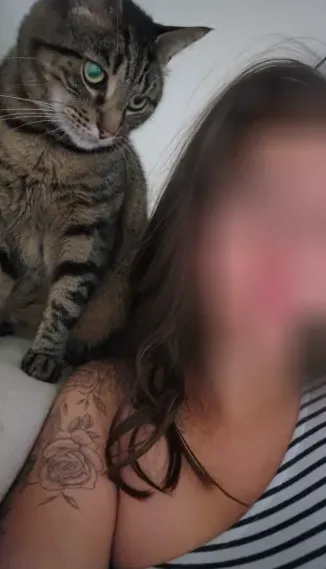 Amira, 28