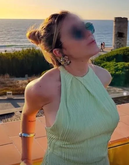 Andrea, 38