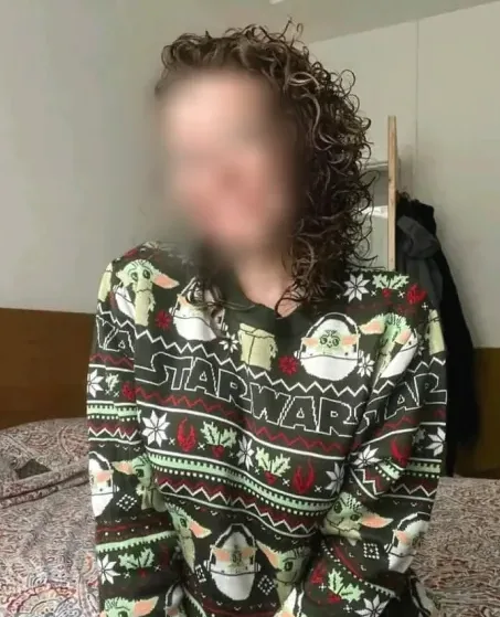 Anna, 33