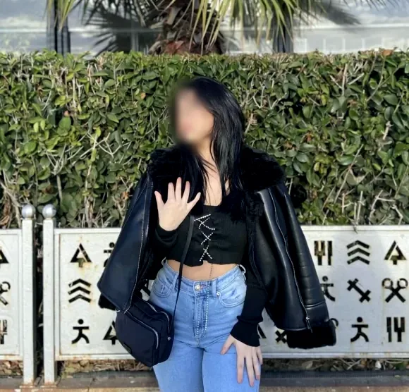 Büsra, 19