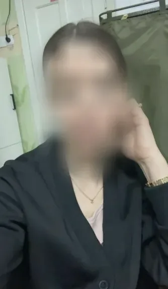 Büsra, 26