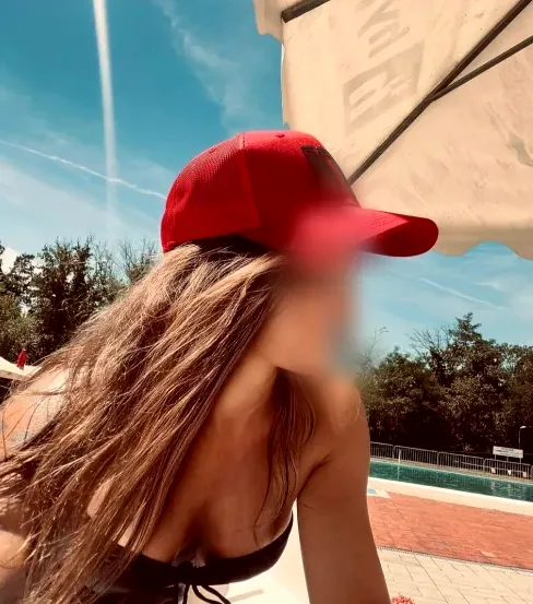 Christina, 32