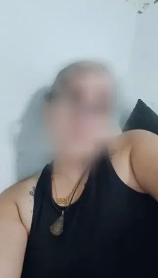 Lara, 35