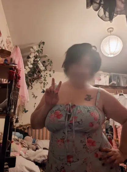 Lilly, 39