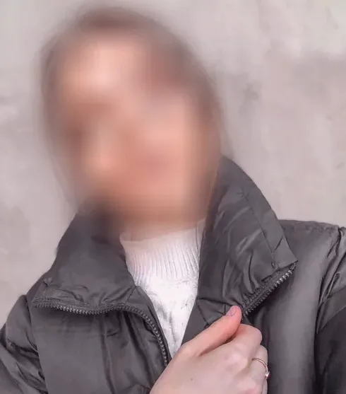 Sandra, 23