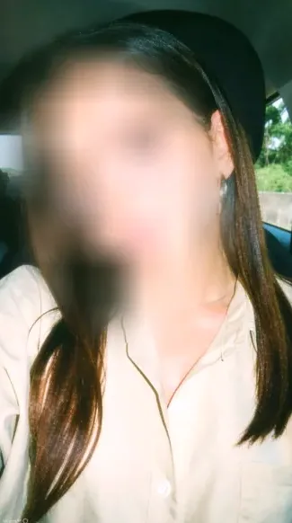 Viktoria, 25