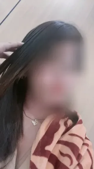 Yasmin, 34